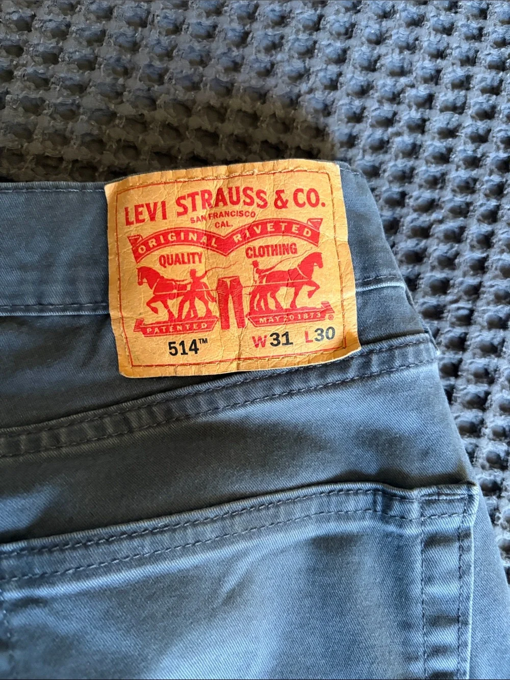 Levi's Men 514 31x30 Straight Leg Jeans in Light navy blue chino pants
